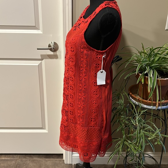 NWT. Coco + Jaimeson pretty red crocheted dress. Fully lined. Junior Medium. - Picture 4 of 16